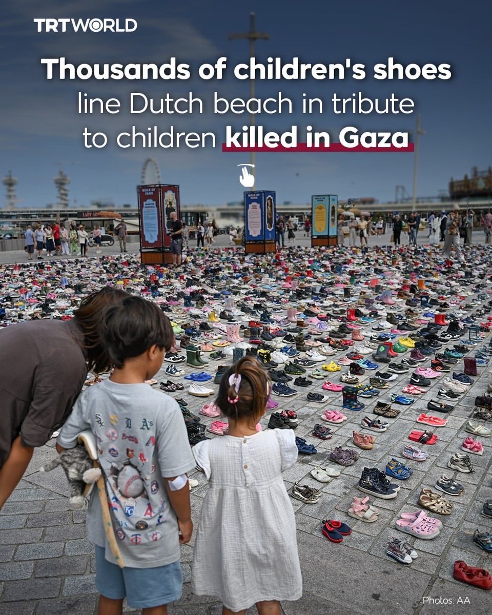 EyeonPalestine's tweet photo. Silent shoes tell the stories of Gaza’s children in the Netherlands

The “Plant een Olijfboom” initiative placed thousands of pairs of shoes in Dutch squares to represent more than 7,000 children martyred in Gaza, emphasizing that they are not mere numbers, and demanding urgent action to stop the genocide.

أحذية صامتة تروي حكايات أطفال غزة في هولندا

وضعت مبادرة “Plant een Olijfboom” آلاف أزواج الأحذية في الساحات الهولندية تمثيلاً لأكثر من 7,000 طفل استشهدوا في غزة، لتؤكد أنهم ليسوا مجرد أرقام، وللمطالبة بتحرك عاجل لوقف الإبادة.