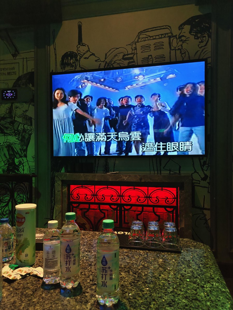 adsfjnd's tweet photo. 周末放空计划已加载！带上麦搭子来KTV，把所有的不开心都吼成专属跑调小曲，音效拉满的快乐谁懂啊～ https://t.co/Ug4EeAUi27