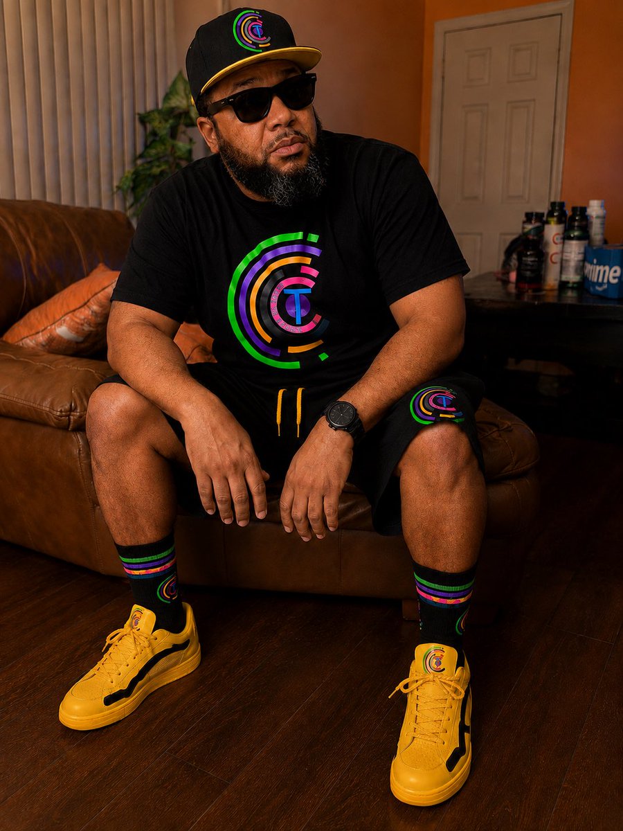 NUSTYLEZ's tweet photo. Just a diamond in da ruff sittin minding da business dat pays me can you handle it hope errybody enjoying dere weekend tho yall stay kewl #itsbuxxx #sfe #welcum2buxxxwurld #earnednotgiven #circleoftrust https://t.co/mofAzHEkHZ