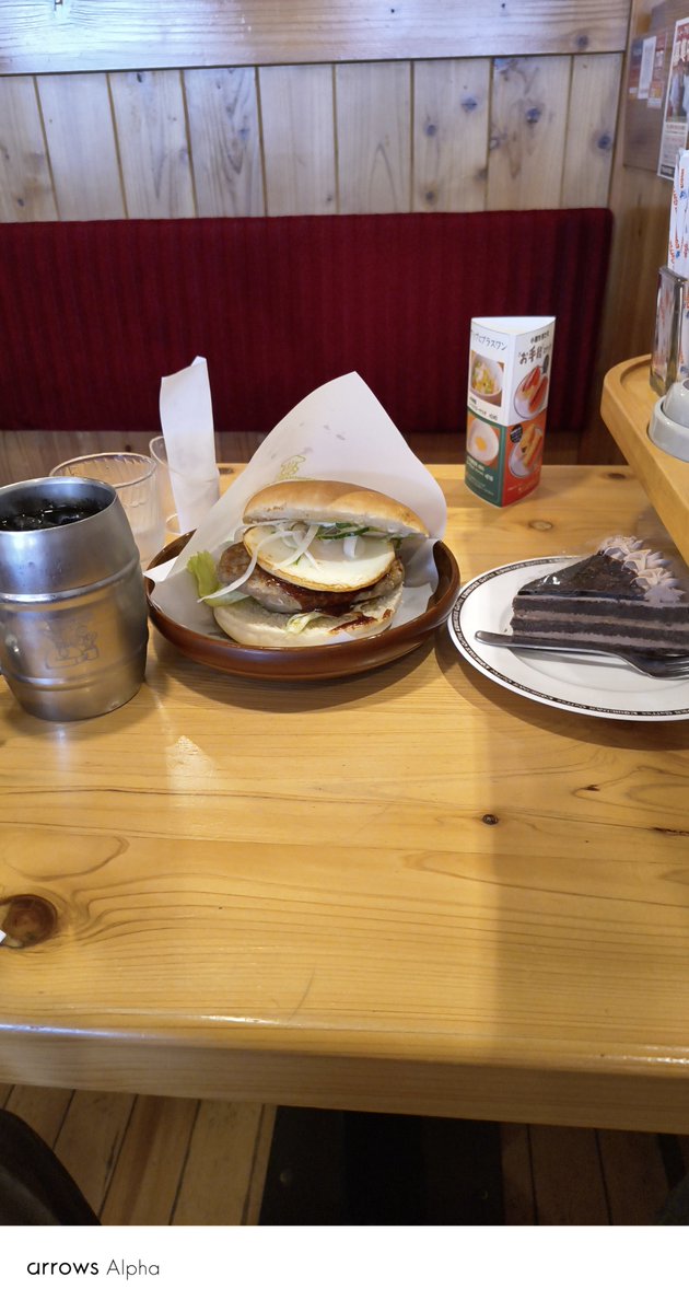 KiboXm's tweet photo. #昼食部
#スイーツ部
今日の昼飯はコメダ珈琲店にて､ロコモコバーガーと氷点下ショコラをアイスコーヒーで食べるよ(´ー｀) https://t.co/V9Lm7K5Ygq