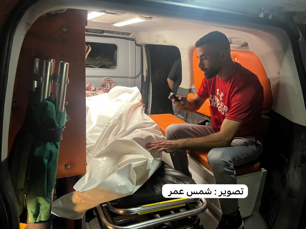 AbujomaaGaza's tweet photo. ⚠️THREE MASSACRES tonight

Israeli occupation killed:
▪️Father, mother and daughter in an apartment in Gaza
▪️Three people including two women in an apartment in Deir al Balah
▪️Three people in a house in Rafah
🔹One person in Gaza’s Old City 
🔹 One person in Al Zaytoun neighbourhood