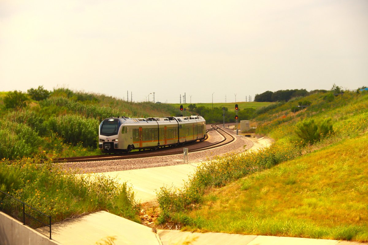 LSAviationPhoto's tweet photo. When I am not #avgeeking @DFWAirport, I also indulge in my other passion #railfanning. Bet you didn't know that there are some cool spots to see the 2 light rail trains that serve #DFWAirport. @dartmedia #SilverLine and @TrinityMetro both serving Terminal B. https://t.co/AlkexiR0yV