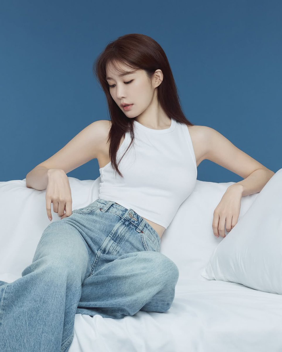yoouinna's tweet photo. A slow Sunday spent slouching on the comforter, taking everything slow and easy for the rest of the day before the Monday-chaos hit…. https://t.co/uegkT0YDdD