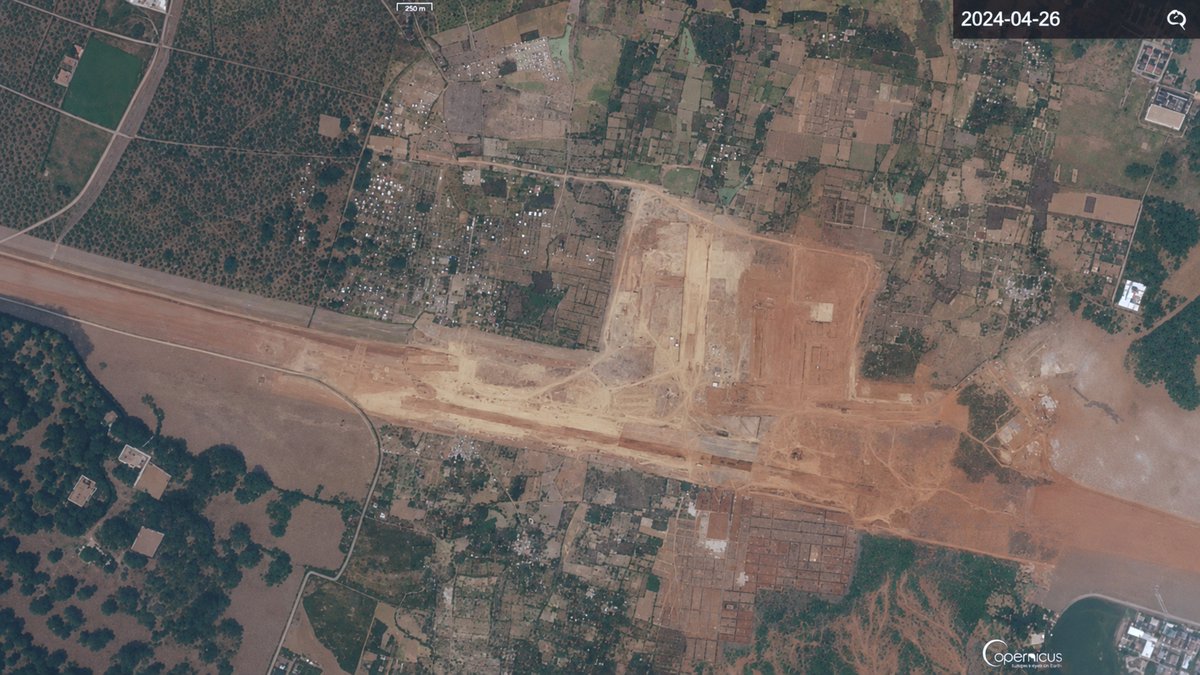 AxiomMind08's tweet photo. This is "2024 April Satellite image &amp; "2026 Aug Satellite image..

@ysjagan asalu em chesavani ra neeku credit ivvali..

#BhogapuramAirport
#AlluriSitaramaRajuAirport https://t.co/sFmzqJX3rX