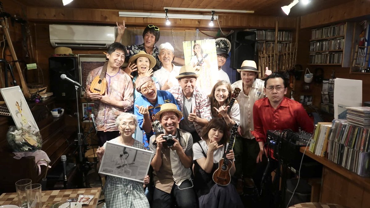 LeleetMoiMii's tweet photo. 7/26はCo-HaL Moonage Birthday 🌙
演者もお客様もコハルさんへ想いを寄せるイベント��コハルさんの仲間として、演奏すること、幸せに思います✨なかなか一同を介してこのメンバーで会うことはないので、このような機会をコハルさんが作ってくれているのですね。
素敵な時間をありがとう❣️#cohal https://t.co/Fmc18z2n6I