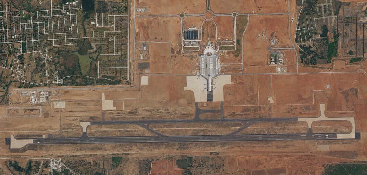 AxiomMind08's tweet photo. This is "2024 April Satellite image &amp; "2026 Aug Satellite image..

@ysjagan asalu em chesavani ra neeku credit ivvali..

#BhogapuramAirport
#AlluriSitaramaRajuAirport https://t.co/sFmzqJX3rX