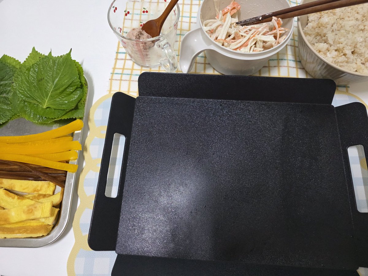 siiin730's tweet photo. 김밥공장 가동 https://t.co/dUJBR6e2nz