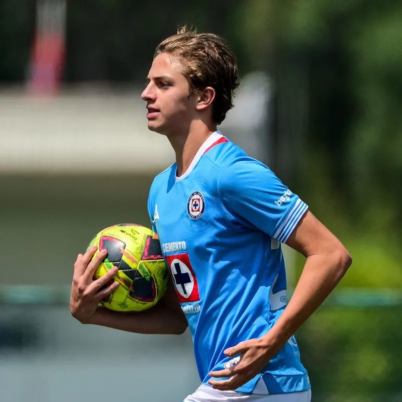 Mauvita69's tweet photo. Estuvo a prueba en Inglaterra hace unas semanas con el Club Queens Park Rangers

Hoy debuta en la categoría sub 21 como titular y marca gol.

Llegó muy joven a las fuerzas básicas de Cruz Azul, hoy con 18 años estará en la banca

Emiliano Castañeda 🎯⚽️  esperemos verlo pronto✍️ https://t.co/3NhVMFiWl1