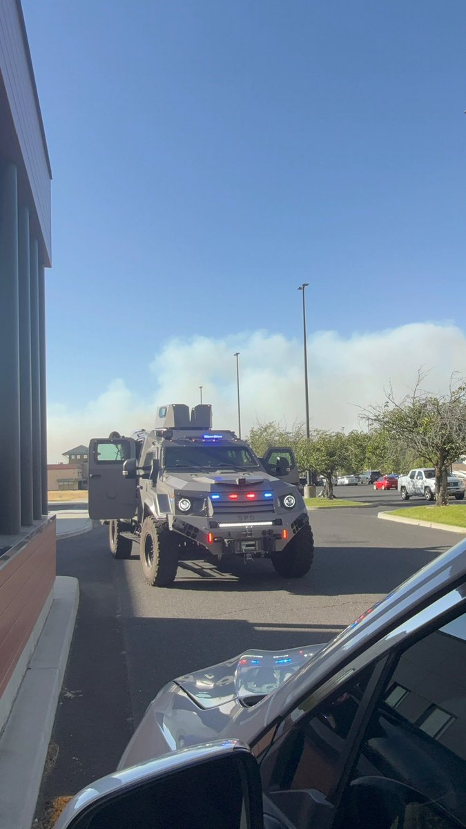 davidpwu's tweet photo. Northwest Spokane fire scenes this afternoon from friends who were stuck in the evacuation zone #OldTrailsFire #WAWildfire https://t.co/bC256d1RcQ