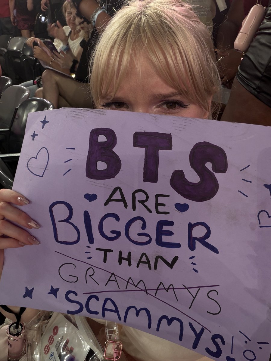 annaluvsbangtan's tweet photo. IM BAWLIMG https://t.co/kl4ocUjVDI