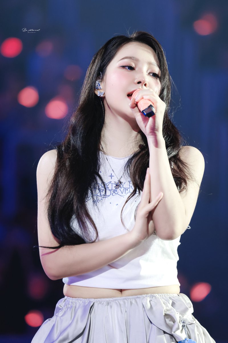 be_internal's tweet photo. 260801 A Day in Red &amp; Velvet

#예리 #YERI 
#RedVelvet #레드벨벳 https://t.co/fD4PKItQ0s