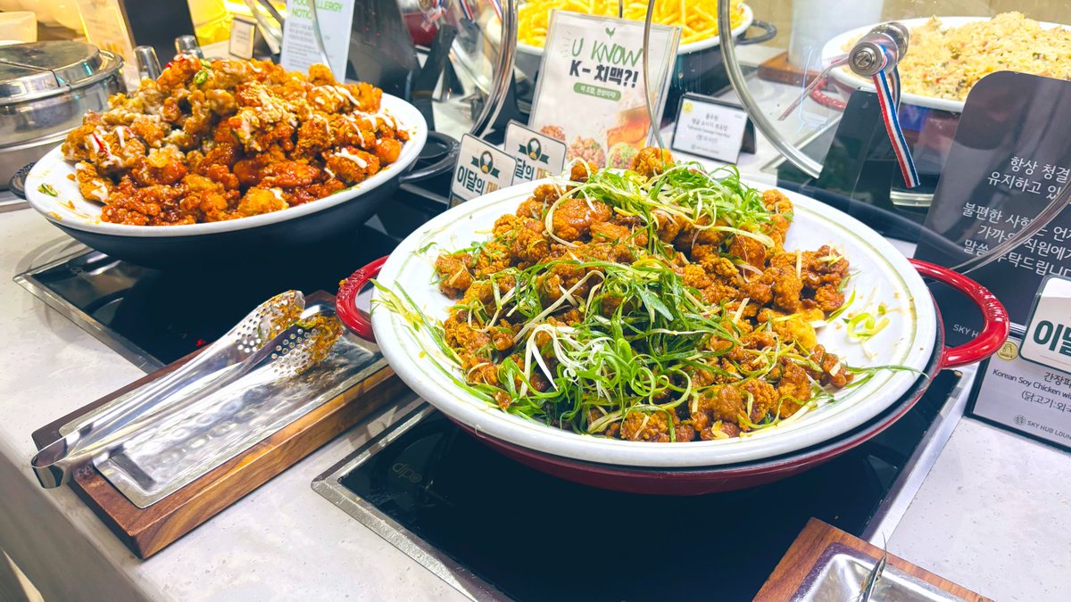 CottNocott's tweet photo. 帰り仁川から出国してスカイハブラウンジで初めて韓国っぽい味付けのもの食べた笑
ご飯も飲み物(アルコールも)あってトッポギもチキンもおでんもしっかり辛くて美味しかった🤤これが無料ってさいこー https://t.co/ylGDeByrBj