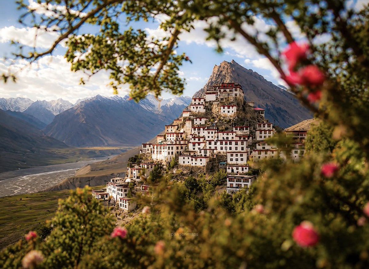 voiceofspiti's tweet photo. Not every journey is about reaching a destination.
Some are about finding yourself along the way.
Kye Monastery, Spiti ๐๏ธโจ
#KyeMonastery #Spiti #SpitiValley #SpitiDiaries #Himalayas #MountainLife https://t.co/WNrFEVBNUm