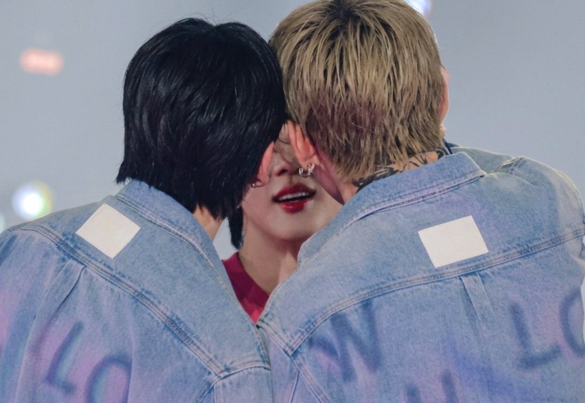 SHAFZZZZZZZZZZZ's tweet photo. This pic 😭😭😭😭😭😭😭 https://t.co/jSIRu8fP8o