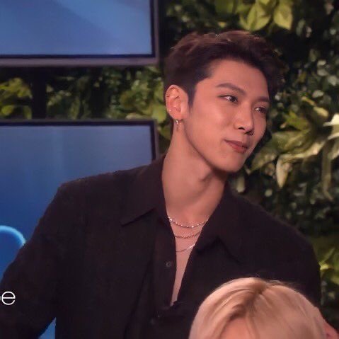 zhaolee1001's tweet photo. ก็นะ แค่เปิดผากโลกก็เปลี่ยน https://t.co/2m5vJ8urtr