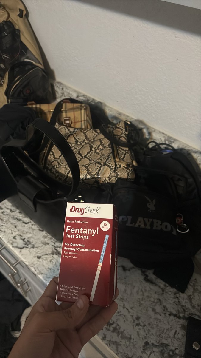 Desadeedee's tweet photo. @tsbellabates even gave me these bag reaffirming my gender transition and I was so thankful for her, I thought she was a real one. Turns out she’s a fake schizo piece of work. Now she wants me to go over there and fight her, I would never fight a drug addict, I’ll break her. https://t.co/ArE3G84XdB