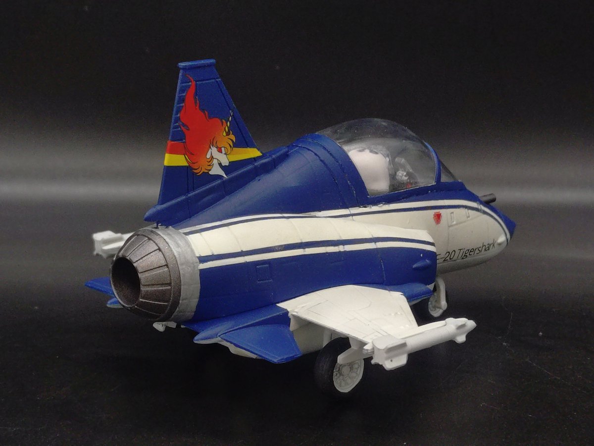 unspacy_vfx's tweet photo. フリーダムモデル コンパクトシリーズ エリア88 F-20 タイガーシャーク “風間真”、完成♪

いわゆるたまごヒコーキ。
尾翼のデカールはX-29の余剰分、機首の文字はマソモデルのやつを大文字、小文字、数字と3枚使用。これの方が金かかってると言う…

#エリア88 https://t.co/Xj9ZOIGbg9