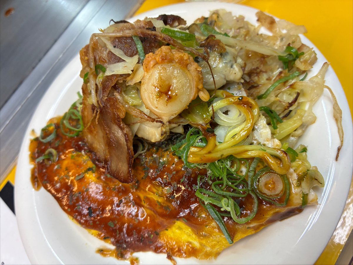 misojiyuu's tweet photo. 呼び方で無駄に叩かれそうだから呼ばないけど
焼きそばが入ってるお好み焼きの方が私はかなり美味いなと思った！ https://t.co/srvX7rOBa1