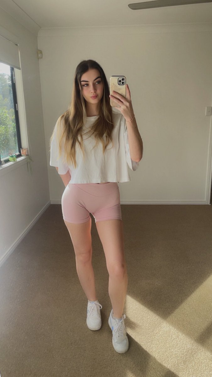 SinforSaber's tweet photo. Pretty in pink 🌸 https://t.co/oAlZJaVdOp