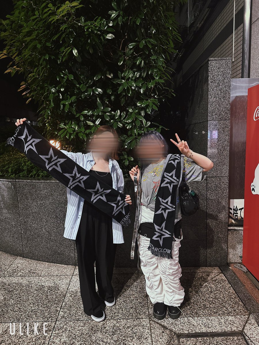 a_yu51's tweet photo. 今回会えないかなぁって思ったけ���
大好きな2人に会えたぁぁぁぁ🫶🏻🥹
2人のただのファンと化してる😂
スタ見て2人に会うとこまでが推し活😏💓 https://t.co/e9MSNhV3yn