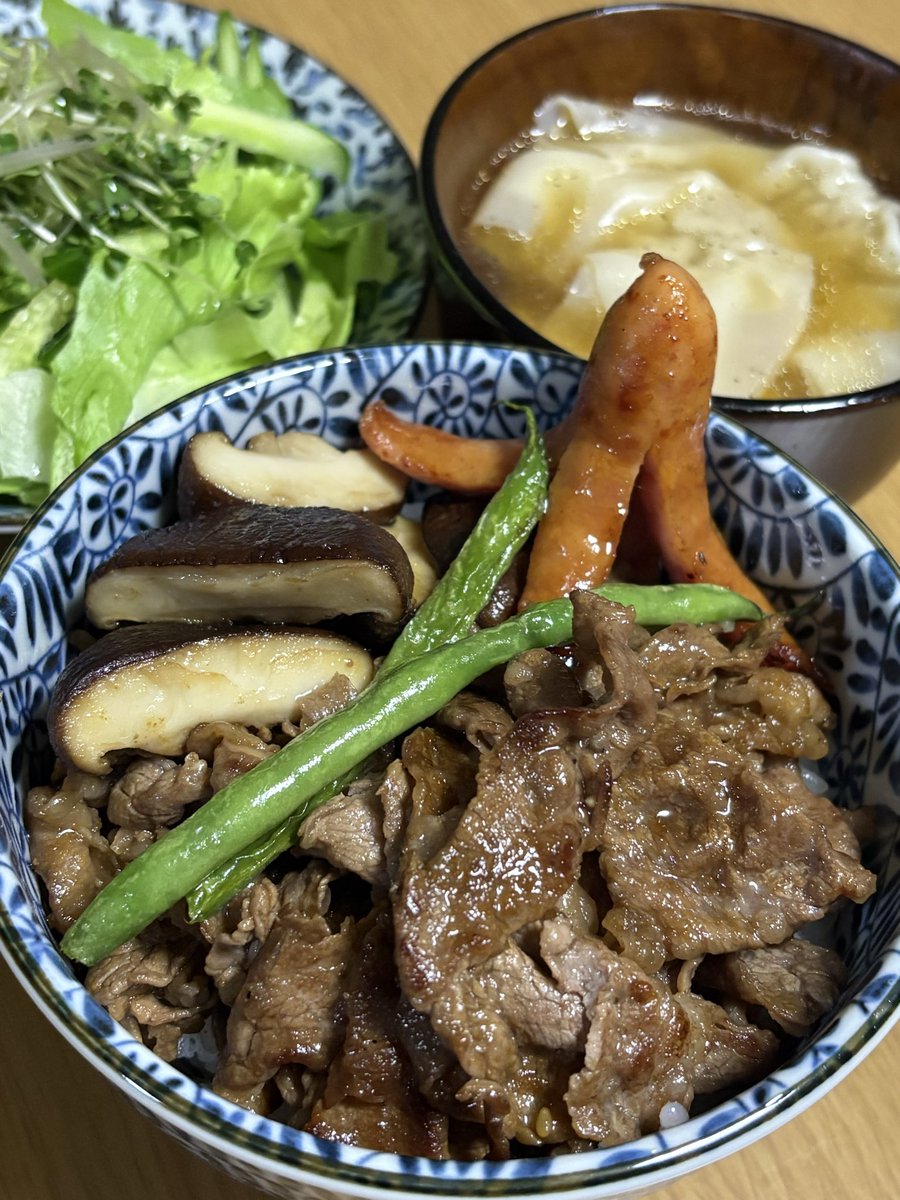 colorer171's tweet photo. 昼御飯は✨肉丼自炊
嫌なら…食うなぁ〜ʬʬʬʬʬ

🐉どらほー🎉昇竜✨
最下位脱出するぞ✨📣

🤭見事過ぎるスイング
いつでも代打行くぞʬʬʬʬʬʬʬꉂ🤣𐤔
ニコッとシェア✨🤝 https://t.co/s0OrBEgZT7
