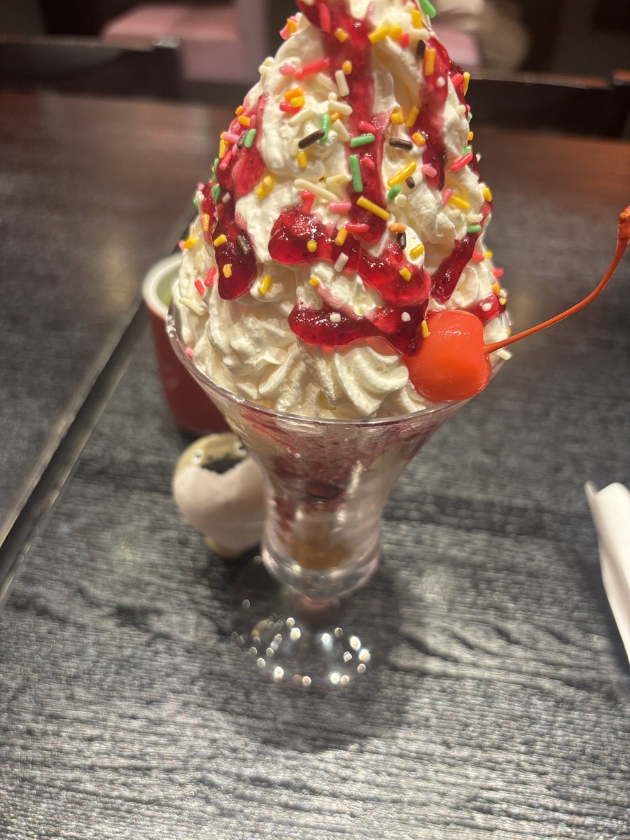 mamaimann's tweet photo. クリーム、アイス、コーンフレークのシンプルパフェ大好き❤ https://t.co/XP12xaNCZ6