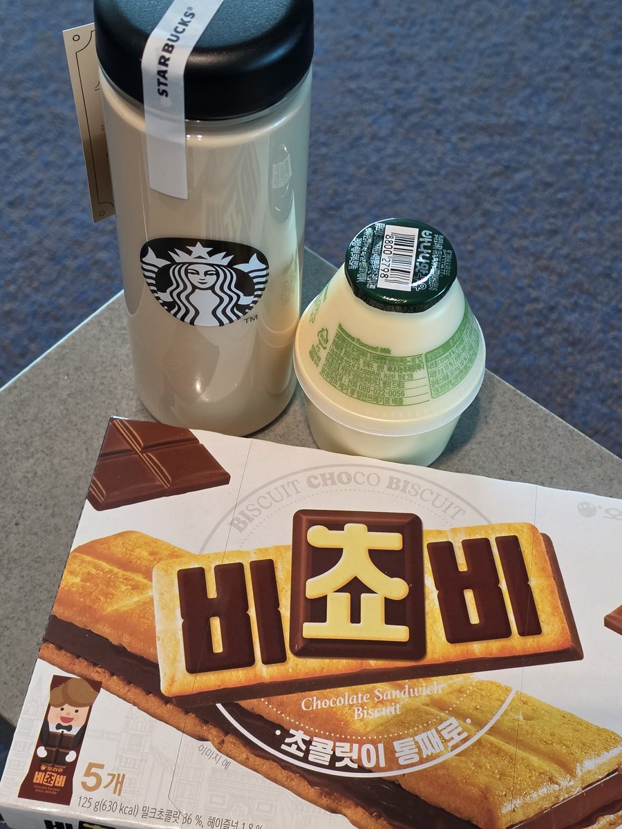 Tukika30's tweet photo. 出国時に見る例の場所ここなのね！
無事に帰れそうでちょっとほっとする。ずっと気になっていた韓国のスターバックスのミルクティーとお菓子も買えた✨️あとすっかりはまったバナナミルクのドリンクも。名残惜しいけどまたきっとすぐ来ると思う。 https://t.co/bn7Rrl3qiM