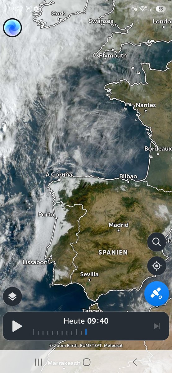Thus_Nelda13's tweet photo. Zoom Earth 
Abartig, was da läuft über der Biskaya. https://t.co/lBqZwUO9PN
