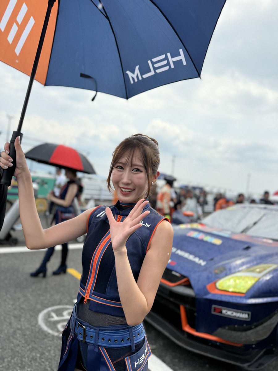 supergt5555's tweet photo. @kanachan__1207 グリッドも雨の中ありがとうございました！
かなみんのおかげで2日間の推し活とても充実しました💯 https://t.co/wPMGeelBKL