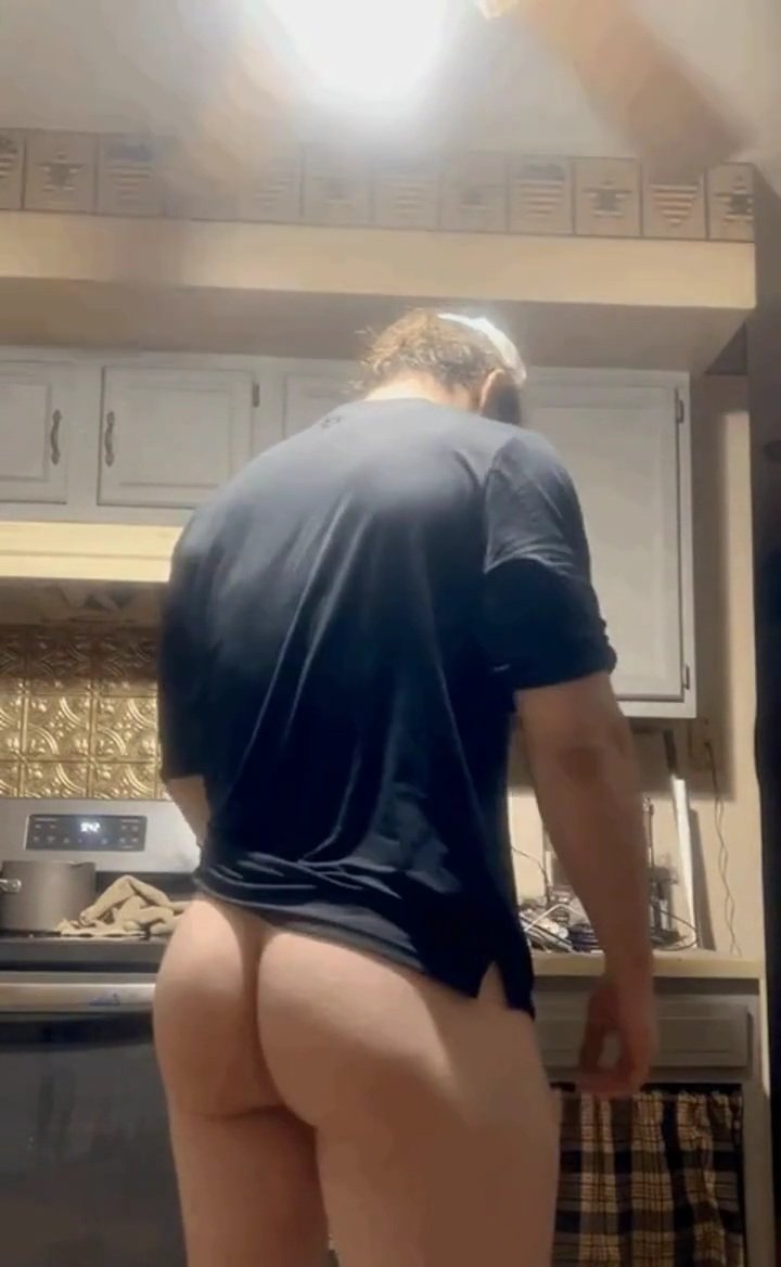 CapnFapnPlap's tweet photo. @joshPAWB You phat bootied white boys are an epidemic! https://t.co/L2pbsy91gH