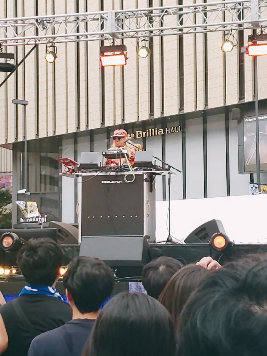 riseaplus's tweet photo. 池袋行ったらDJKOOいたし
いっぱいオタ芸見れて満足した https://t.co/RfazkFukc0