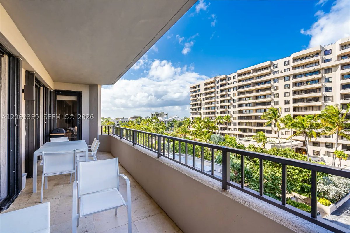 Key4RealEstate's tweet photo. 201 Crandon Blvd Unit 530, Key Biscayne, FL, 33149
2 bed | 2 bath 1531 Sq. Ft.
Active | 1599900
https://t.co/PHVeE5pwmy
Fully Remodeled 2BD/2BA in TideMark - Architect, High-End Finishes Throughout Beautifully renovated by its architect/GC, this 2-bedroom, 2-bathroom residence... https://t.co/P5TX0owYtY