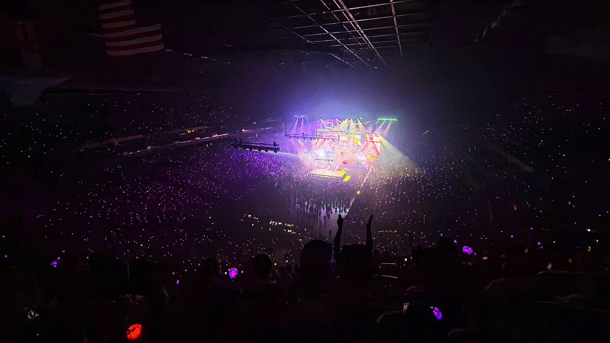 ENHYPEN's tweet photo. [#오늘의ENHYPEN] Loved the energy today! Gonna turn this hype into even more fun things. Let's go! #260801 @ BLOOD SAGA IN LAS VEGAS https://t.co/Bza3giu5LI