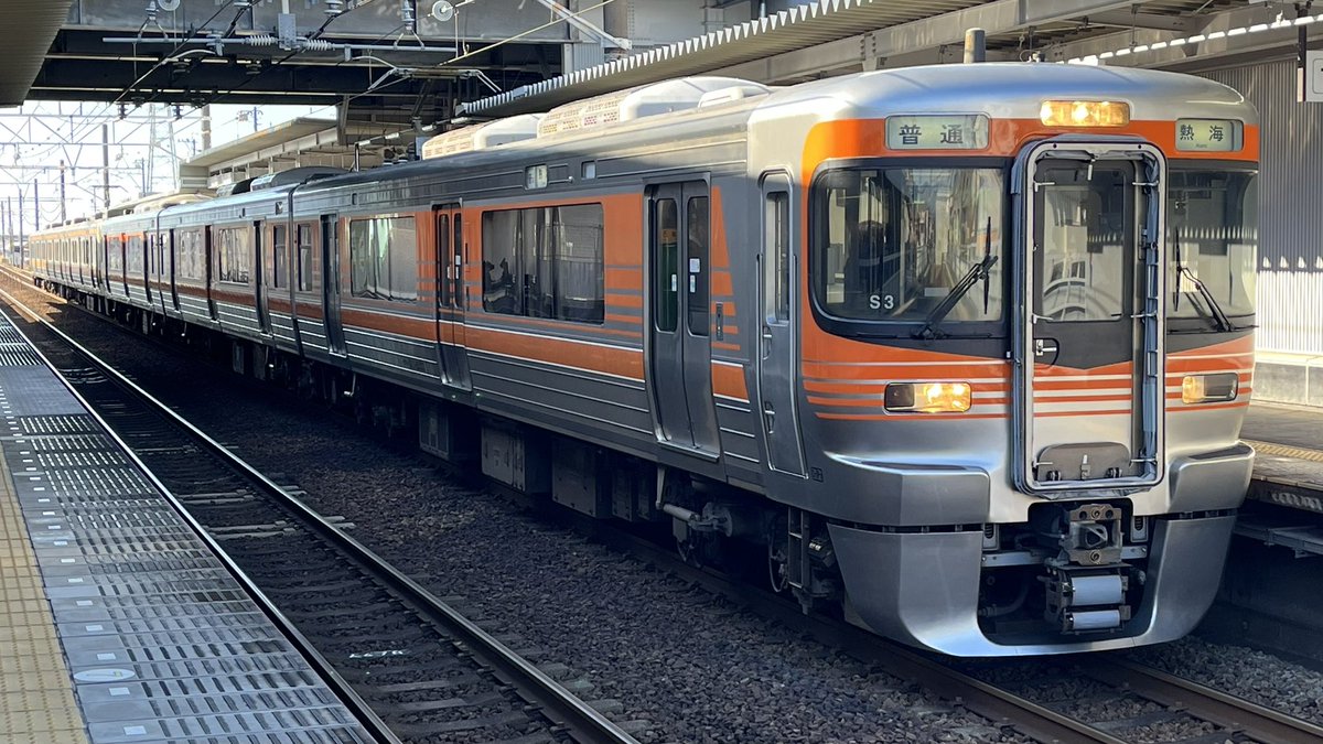 sisulong313's tweet photo. 313系8000番台の運用
転属当初は専用の限定行路でしたが、2024年からは共通運用のみに充当され、今年の改正からは2つある313系3連の行路の両方に充当されるようになりました。そのため、3連行路が大幅に増えたため、なかなか遭遇しなく感じました。なかなか乗れなくなったのは残念ですね。
#313系 https://t.co/6KpeyY61tN