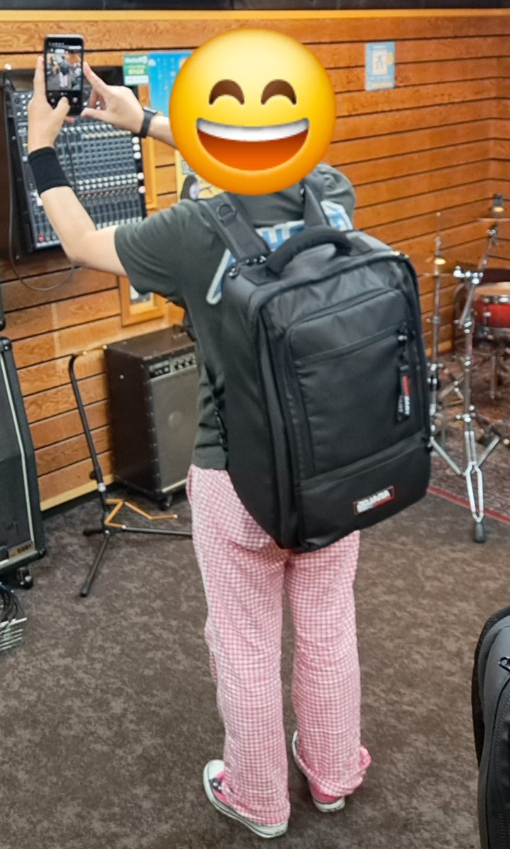 LifeSize1002's tweet photo. trakpack、170cm70kgが背負ったらこんな感じ。
#analogcases https://t.co/OEv9gc7oq9