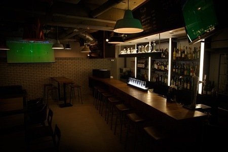 tmoi_noi's tweet photo. 【真夏も貸切PARTY受付中！】

樽詰ギネスや30種のカクテルなどが飲み放題
15名（金土は20名）から貸切可能です
プロジェクターも無料で使用可能

お問い合わせお待ちしてます！
→0364272881
→info@bar-noi.com

最新の空き状況
8月は→
https://t.co/IZMYBwSmzT

#表参道
#貸切
#GUINNESS
#カレー https://t.co/vsUsoqSha3