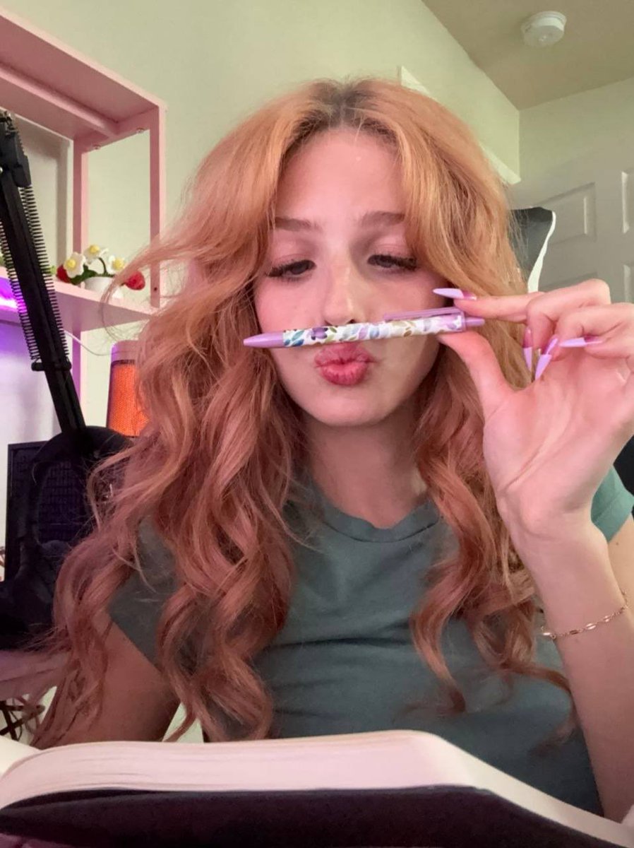 ramzrhie's tweet photo. (Flirting)lol I gave you a boner. https://t.co/Co9cN2PANH