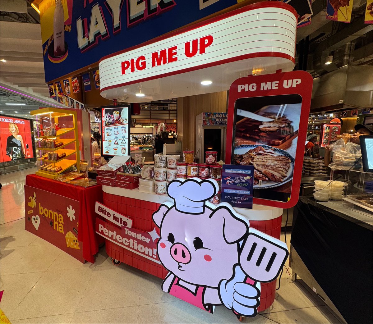 phungduang79060's tweet photo. วันนี้ไม่ได้เห็นหน้า เห็นหมูก็ยังดี

Pig Me Up คอหมูย่างแสนอร่อยมาเปิดบูธที่เดอะมอลล์บางแคแล้วรู้ยัง??
เปิดถึงเมื่อไหร่ไม่รู้ลืมถาม  แต่ไปกินกันๆ 😋🤤
📍 The Mall Bangkae
🏢 G Floor, M Fashion Mall Zone (แถว ๆ อีฟแอนด์บอยนะ)
@Pigmeup_TH 
#PigmeupTH #GEMINI_NT #OhSoGood https://t.co/MeHl5Y2Df0
