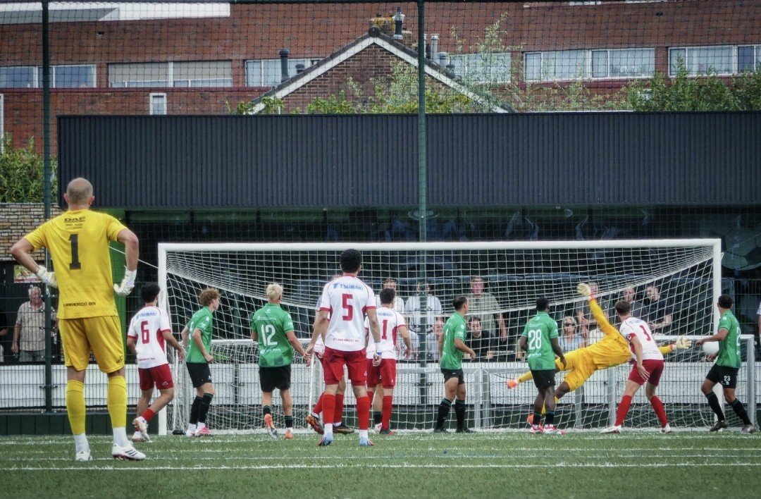De_Dwarslat's tweet photo. ⚽️ vv Capelle - bvv Barendrecht
🏟 Sportpark 't Slot
🏆 pre-season friendly
📅 1-8-2026
🗒 Goed bezochte oefenwedstrijd.
#groundhopping #capelle https://t.co/E69MQhAYhv