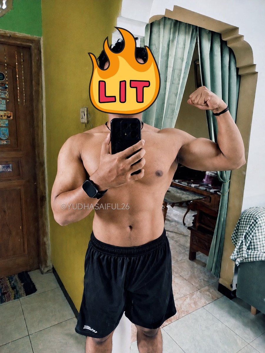 yudhasaiful26's tweet photo. Baru berani foto ginian di rumah karena kaca gede + ga ada orang. Btw, enaknya cutting apa bulking ya habis ini 🤔 https://t.co/aAgIjDVCxW