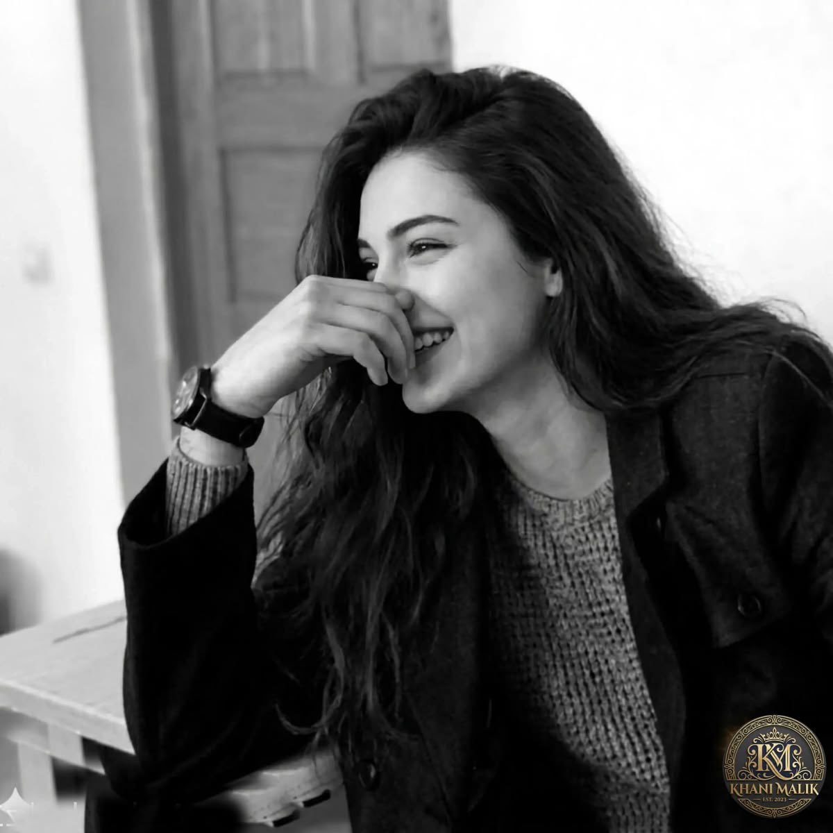 b5jly's tweet photo. حين يرتطمُ جسدك 

بين ذراعيها

لن تمتلك  وقتاً كافياً

لتتخيّل!

بل ستشعر بالدفئ

كيف

يتسللُ إلى جسدك . https://t.co/26661aG4De