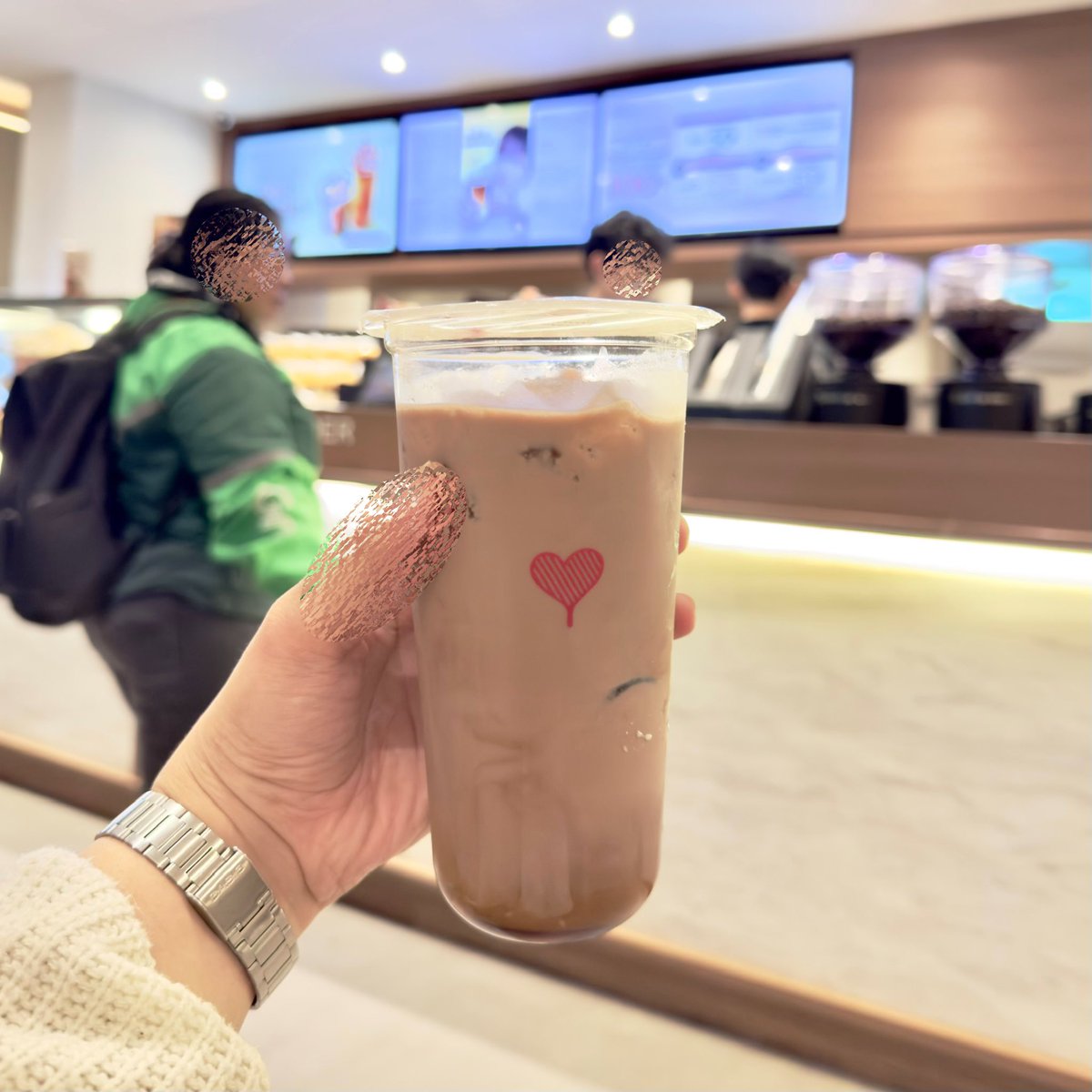 NCT_JNJM's tweet photo. semalem beli banana choco kopken x haechan tapi ga dapet cupsleeve nya :(( https://t.co/p7EUsQQDWw