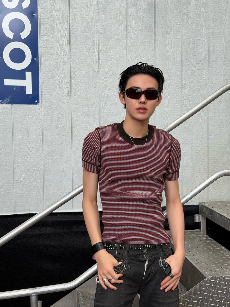tachiimR's tweet photo. ลุคนี้พี่ให้นะ อภินิหารเมกามันเปลี่ยนคนได้จริงๆ อยู่เกาหลีเป็นน้องออม อยู่เมกาเป็นพี่ชอน 😔 https://t.co/YSKQVXcrJs