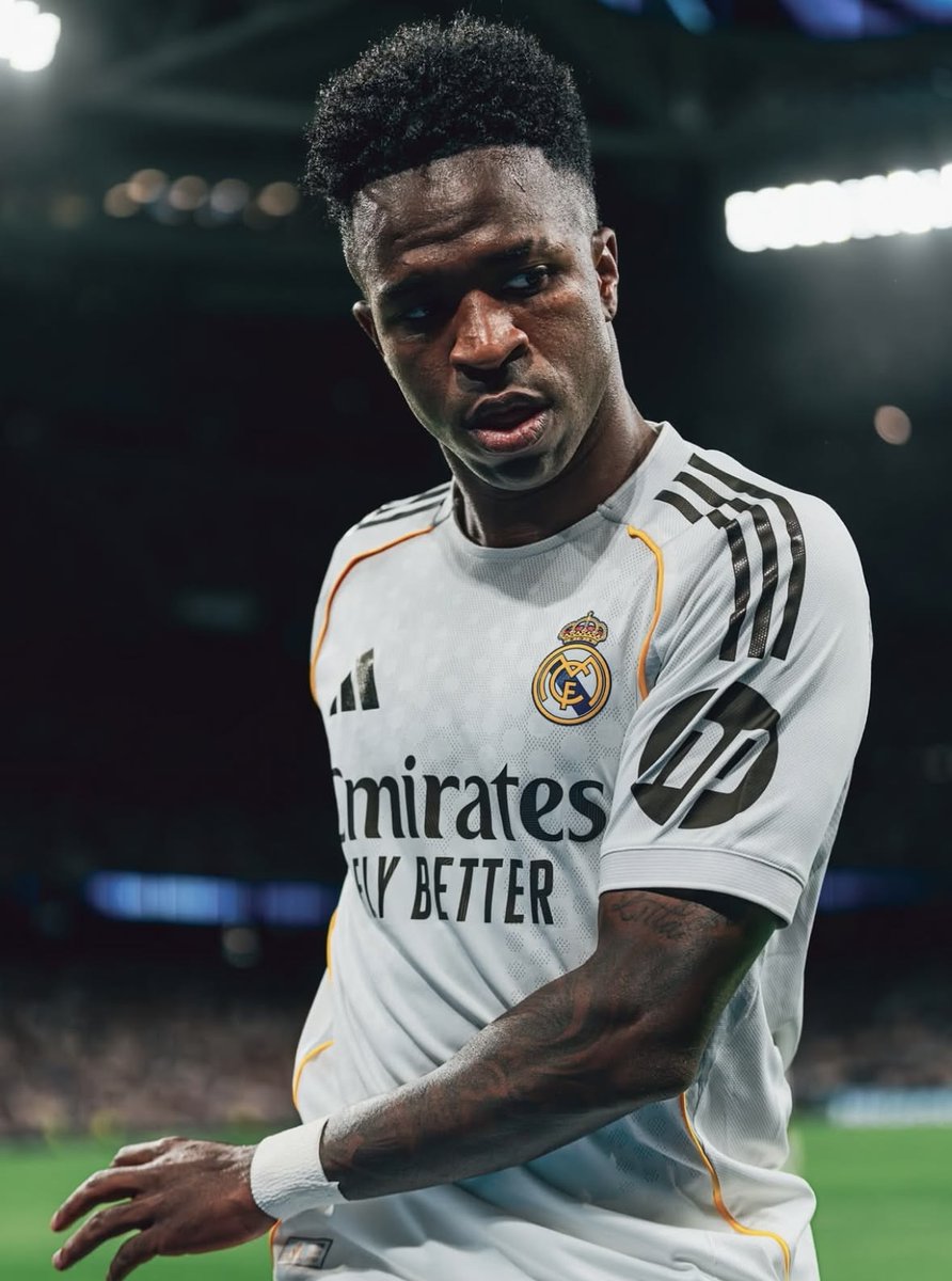 theMadridZone's tweet photo. 🚨 NEW: Real Madrid officials say that they are REASSURED by gestures made by Vinícius Jr. in recent months. 

The club TRUSTS what he said in their last conversation, in which he said he wants to STAY. @jfelixdiaz https://t.co/iBTM6k1EOa