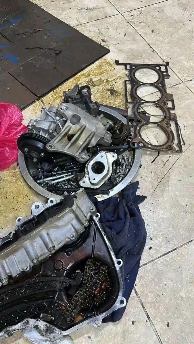 Simrio_auto's tweet photo. A client called me about strange smoke coming from the engine. Instead of telling him to spend money immediately, I simply asked him to remove the EGR valve, clean it properly, and reinstall it.
Not every problem requires an expensive repair. https://t.co/pVZPuJjqOR