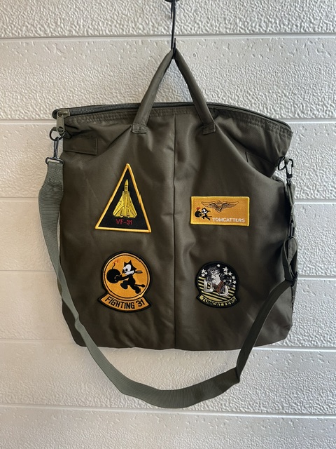 avifuji's tweet photo. ヘルメットバッグ
トムキャッターズ TOMCATTERS
9,800(税込)

第31戦闘攻撃飛行隊
Strike Fighter Squadron Three One)は
アメリカ海軍の戦闘攻撃飛行隊。
ニックネームはトムキャッターズ
VFA-31と表記されることが多い。
フィリックスのマーキングで知られてます

#ドブ板通り
#ミリタリーショップ https://t.co/v05DLguwCp