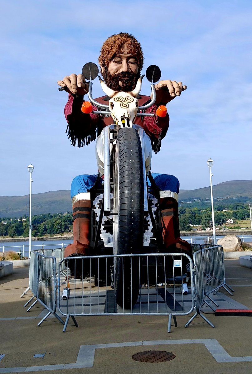 dianebutler95's tweet photo. Another lovely morning in Warrenpoint. This fella didn't make it home from the festival yesterday.
#wakethegiantfestival
#Warrenpoint https://t.co/3O5lCf74aa
