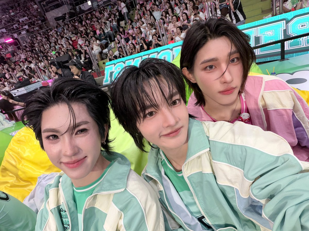 imreeonn's tweet photo. จบเเล้ว DMD SPORTS DAY เปนยังไงบ้างค้าบ สนุกกันรึเปล่าน้าา ปีนี้รีออนได้เป็นเชียร์ลีดเดอร์ด้วย ไม่รู้ปีหน้าจะได้เป็นอะไรลุ้นๆ ส่วนกีฬาปีนี้ออนได้เล่นเเชร์บอลกับฟุตซอล ปีหน้าเดี๋ยวจะโชว์กีฬาใหม่ให้ทุกคนดูเเน่ แล้วโชว์ DMD Trainee เปนยังไงบ้างน้าา ทุกคนสนุกกันรึเปล่า โชว์รอบหน้าต้องเซอร์ไพรส์เเละดีกว่าเดิมเเน่นอนออนขอขอบคุณ มัม พี่ๆ น้องๆ ทุกคน ที่มาให้กำลังใจในงานเเละ ทางออนไลน์ทุกคนด้วย เจอกันงานต่อไปนะค้าบบบ 🤍

DOMUNDI SPORTS 2026
#DMDSportsDay2026
#reeonn