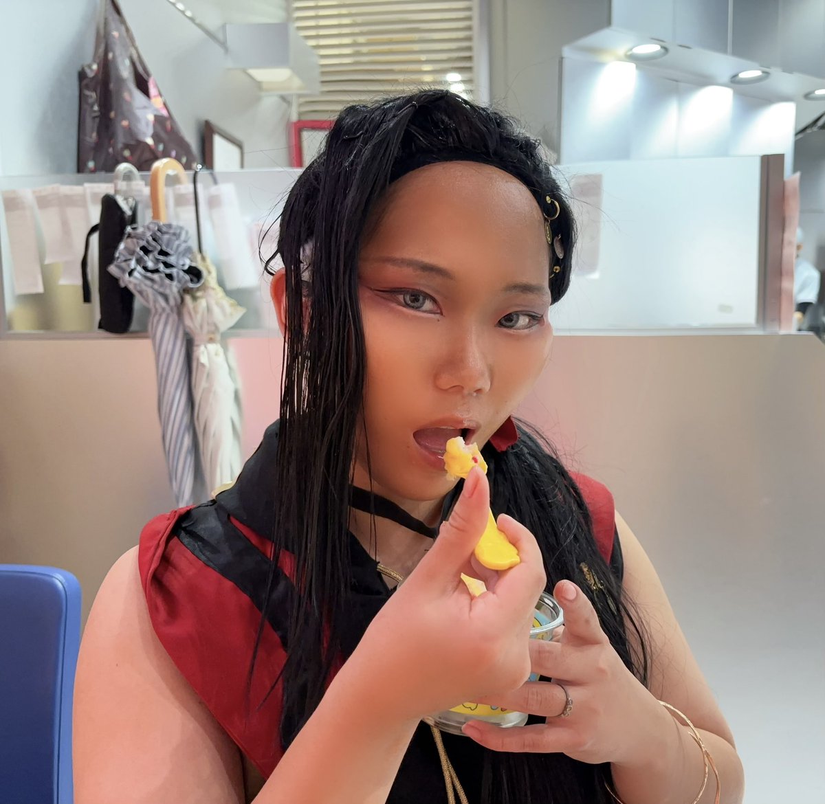 kirisakicos's tweet photo. カリムとアイス休憩してる🍨💕今年の新作も美味でしたー！✨✨この後芝生ぶらぶらするつもり！ https://t.co/pNRvDO1usf