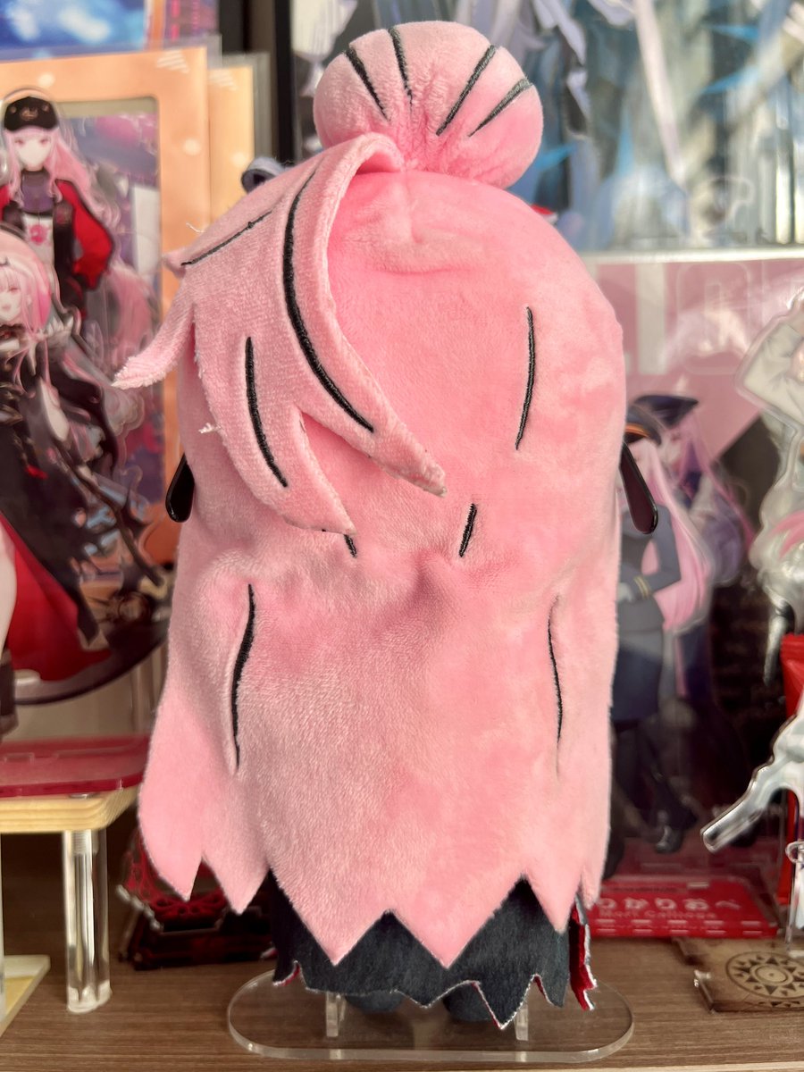 YBkunnnn's tweet photo. 💀 [Interest Check] Mori Calliope Custom Plushie! 💀
Hey Deadbeats!
I designed and brought to life this cute & smug Calli plushie! 
Details:
- Approx H220mm W100mm
- The glasses are removable

I’m checking if there’s enough interest to start a group order / small run! International shipping available!

If you’d be interested in taking one home, please: 🔄 RT / Like this post,Let me know what you think! 💖
#callillust
